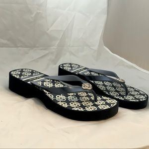 Interlock pattern flip flop